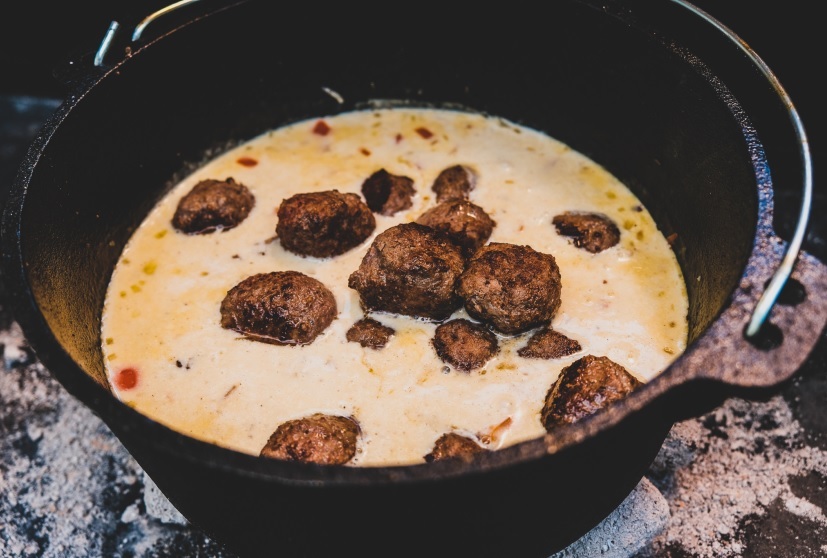 Hackbällchen im Dutch Oven