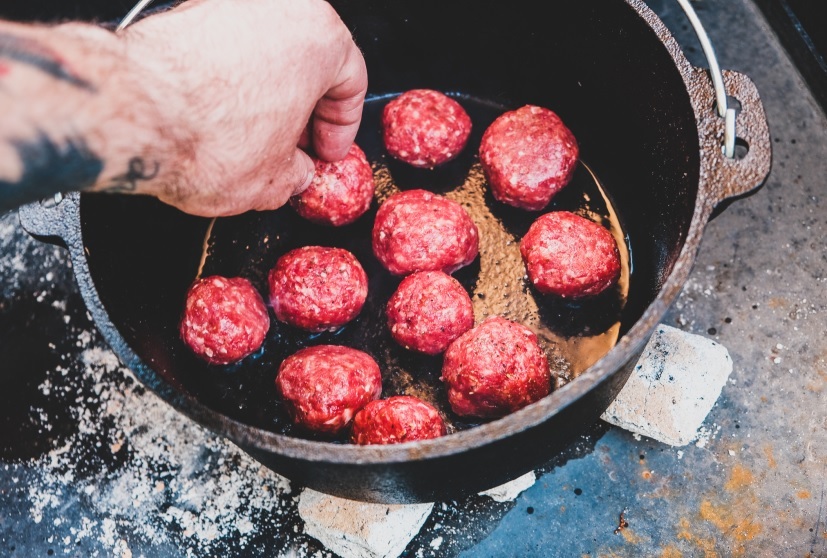 Hackbällchen im Dutch Oven