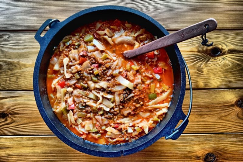 Kohlsuppe im Dutch Oven